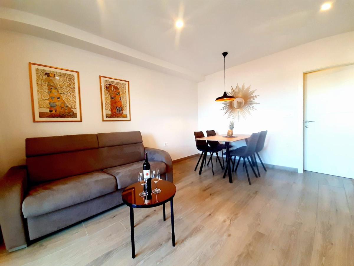Apartments Tonkita With Jacuzzi Makarska Exterior photo