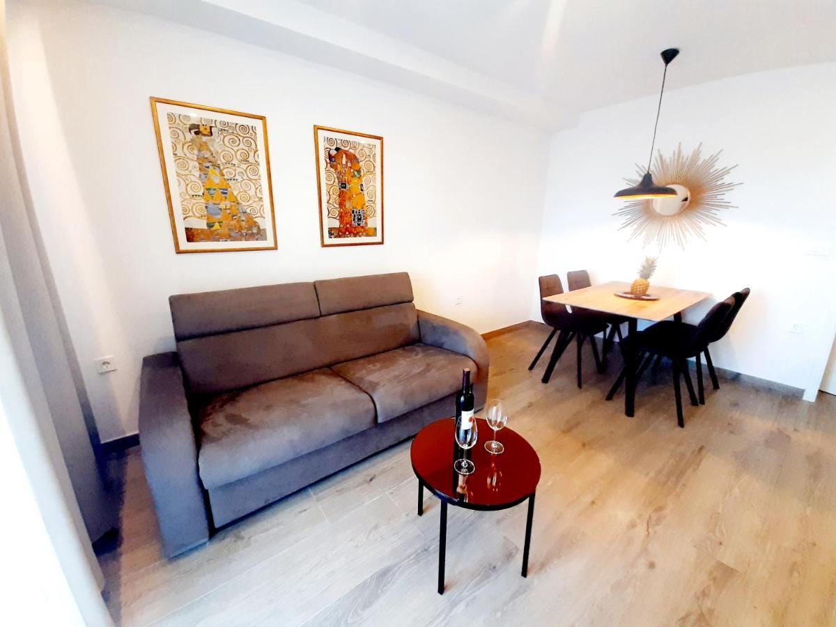 Apartments Tonkita With Jacuzzi Makarska Exterior photo