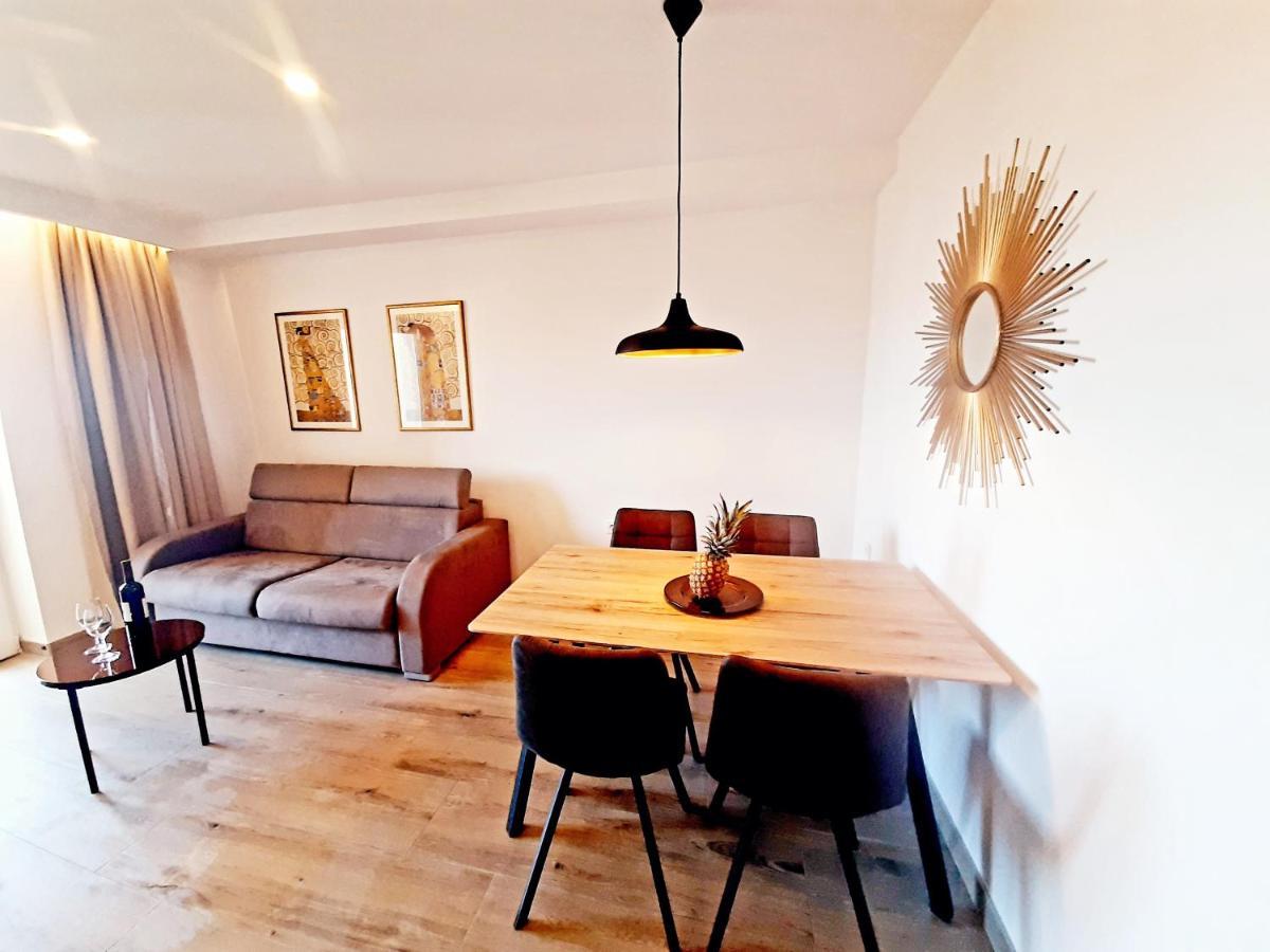 Apartments Tonkita With Jacuzzi Makarska Exterior photo