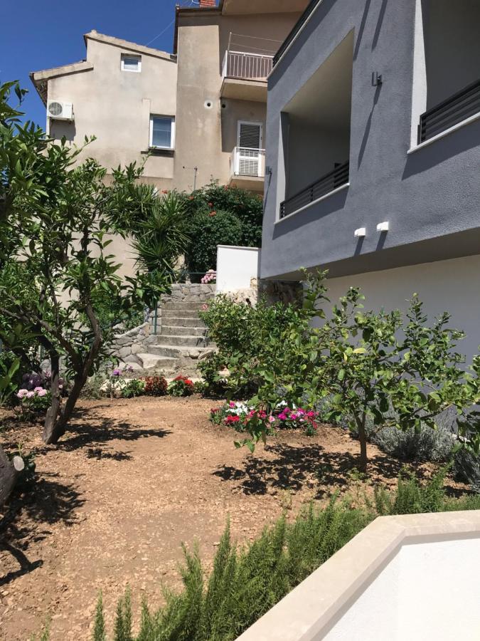 Apartments Tonkita With Jacuzzi Makarska Exterior photo
