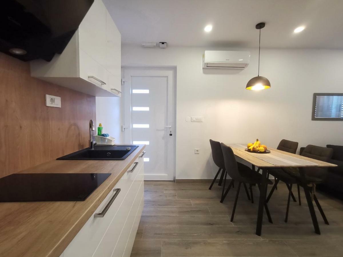 Apartments Tonkita With Jacuzzi Makarska Exterior photo