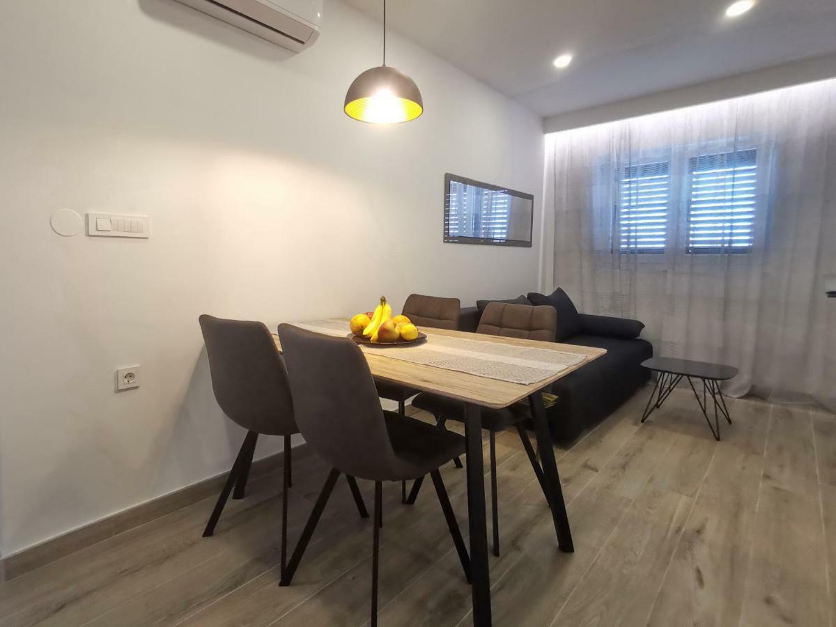 Apartments Tonkita With Jacuzzi Makarska Exterior photo