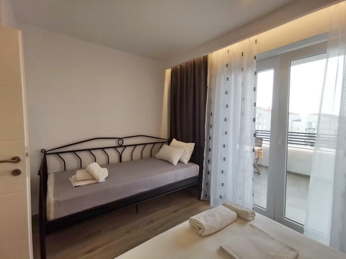 Apartments Tonkita With Jacuzzi Makarska Exterior photo