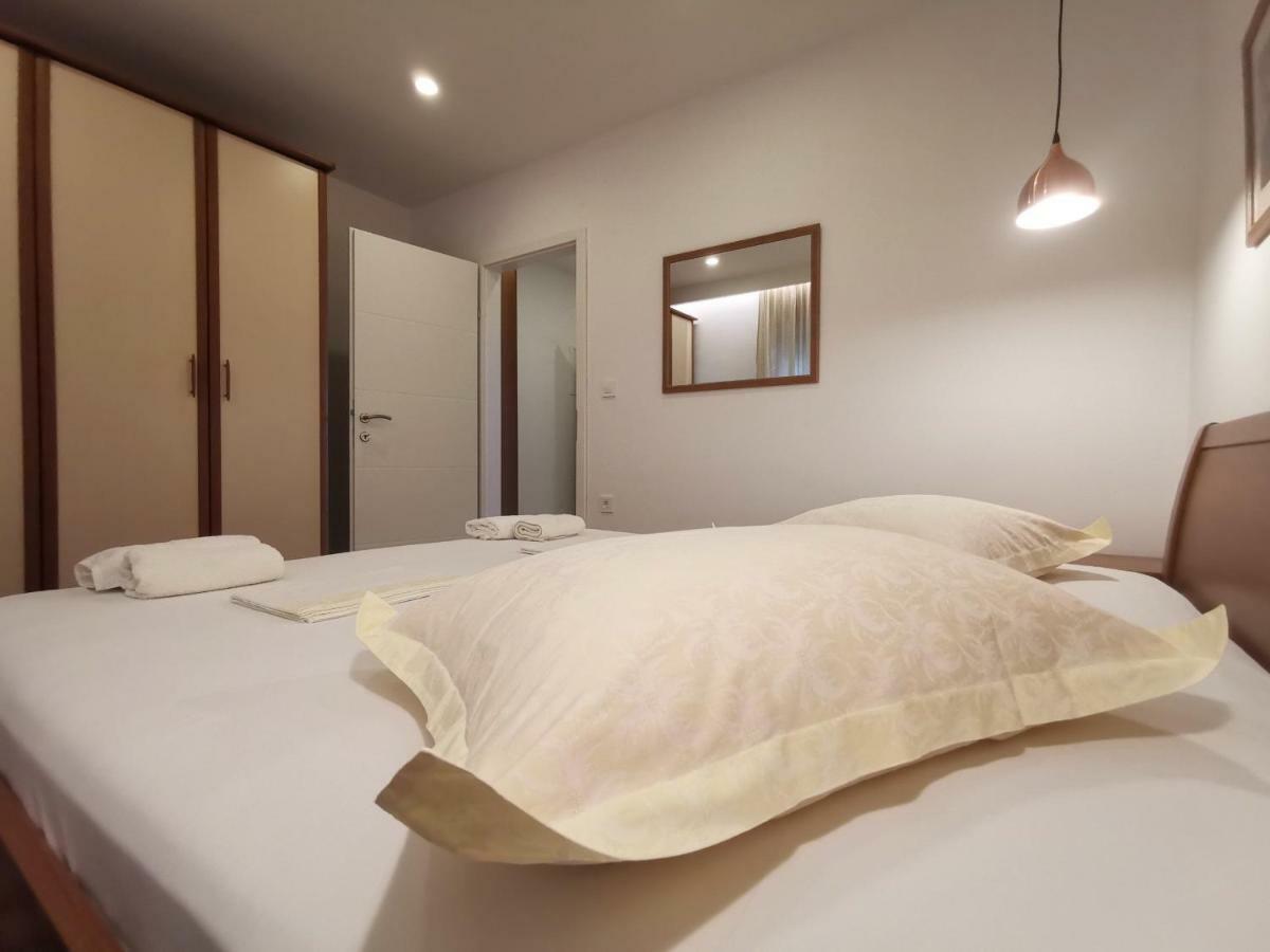 Apartments Tonkita With Jacuzzi Makarska Exterior photo