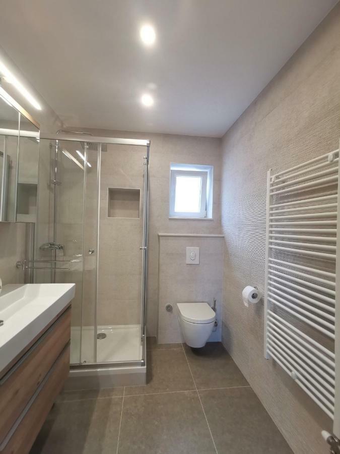 Apartments Tonkita With Jacuzzi Makarska Room photo